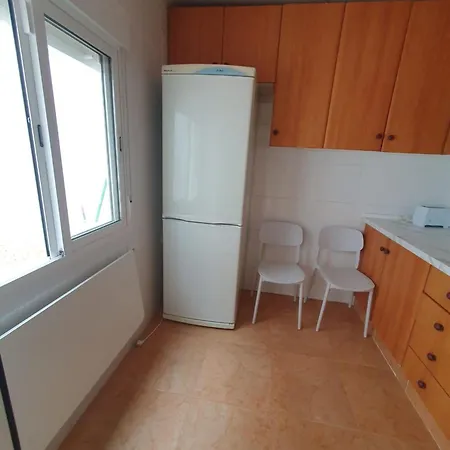 Peaceful 4-6 Person With Patio, Close To Amenities *